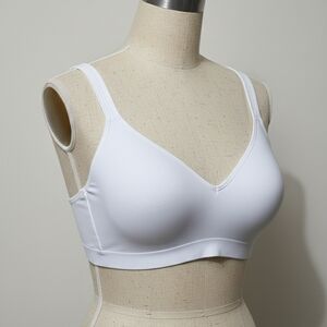 NWT Bali Comfort Revolution White Seamless‎ Bra 38DD